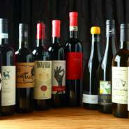 すべてオーナー自らがテイスティングして仕入れるというワインは、オーソドックスなイタリアワインをはじめ種類が豊富。料理に合うワイン選びに困ったら、スタッフに気軽に尋ねてみてください。