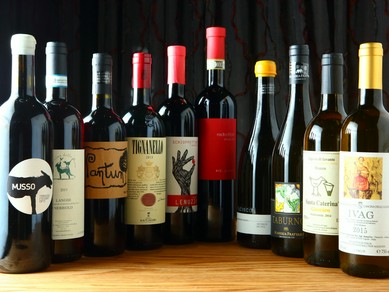 自然派ワインを中心にこだわりのイタリアワインが勢ぞろい