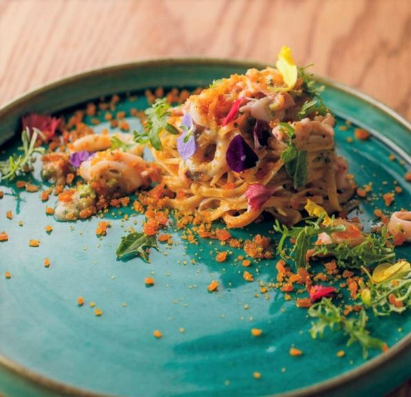 赤イカとブロッコリーのオイルソースのタヤリン サルデーニャ産ボッタルガ