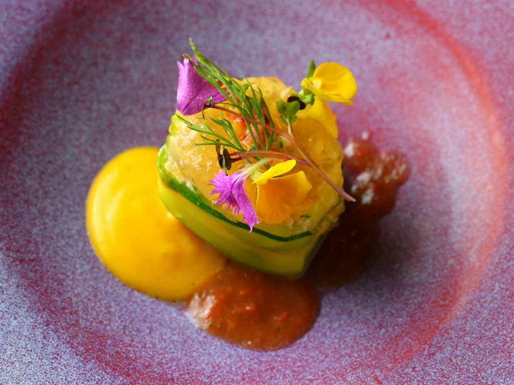 白身魚のムースと鎌倉のズッキーニのトロンケッティ　自家製コンソメのジュレ添え