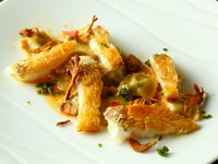 香り豊かな『イタリア産アーティチョークのラビオリ　佐島産甘鯛のウロコ焼き添え』