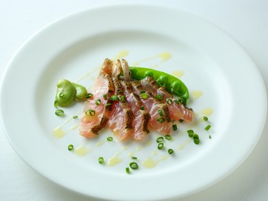 厳選したワインと一緒に季節の料理をお楽しみ下さい。