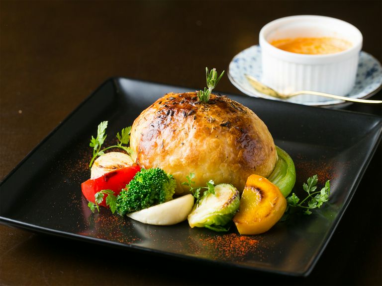 シェフのスペシャリテ!!白身魚のパイアンクルートアメリケーヌソース