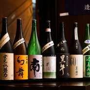 美味しいだけでなく、酒蔵の理念やつくり手の人柄を重視して全国から選ばれたという日本酒は、生原酒や稀少酒なども含めて25銘柄。稀少酒は少量グラスでオーダーできるから、日本酒ファンが多く訪れるお店です。