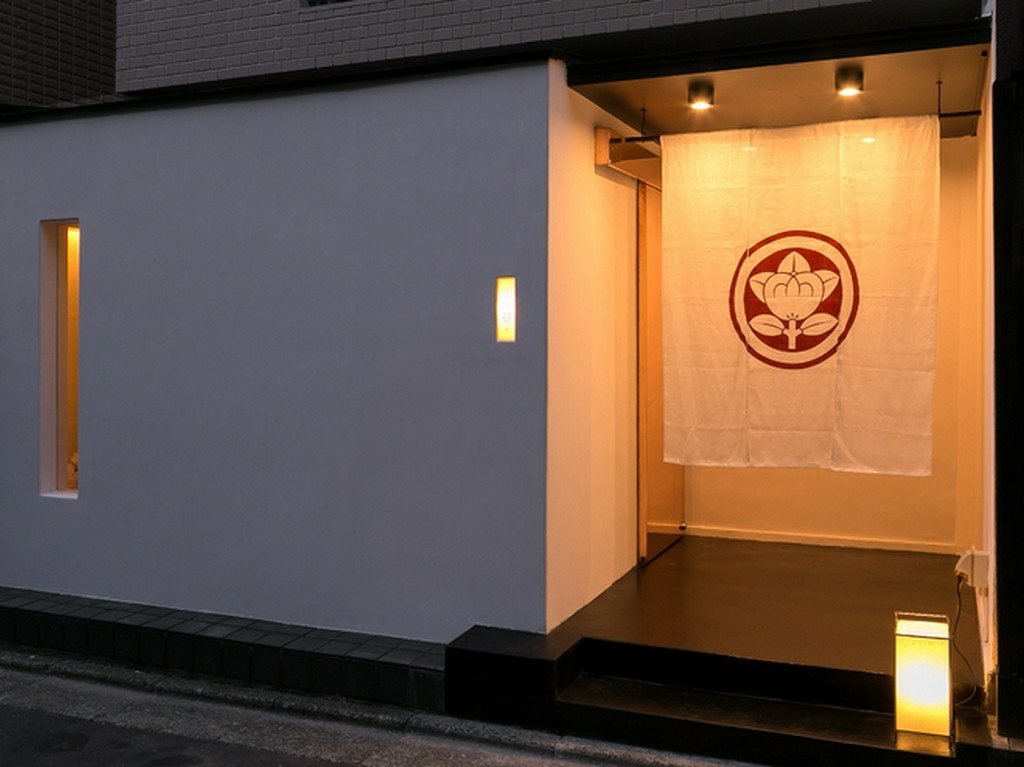 大通りから一本中に入ると目に留まる、上品な雰囲気漂う料理屋