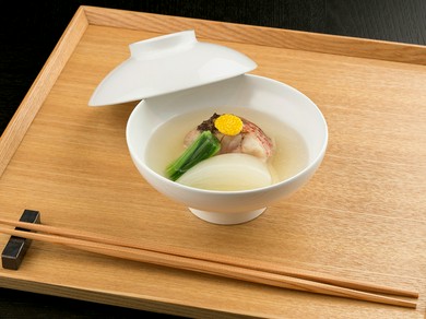 匠の技を堪能！　旬菜があしらわれた彩り豊かな『椀盛』