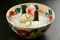 伝統的な和食文化を感じられる、厳選された鮮魚の『お造り』