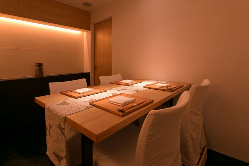 会食など大切なひとときに最適な個室を完備