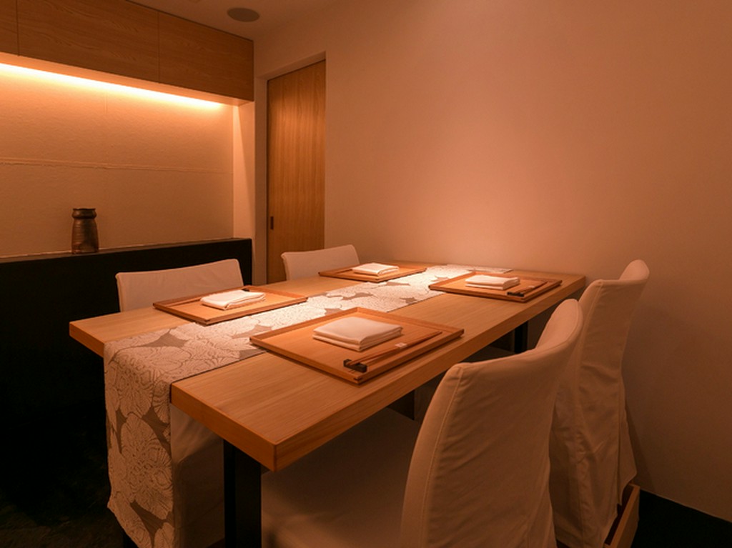 会食など大切なひとときに最適な個室を完備
