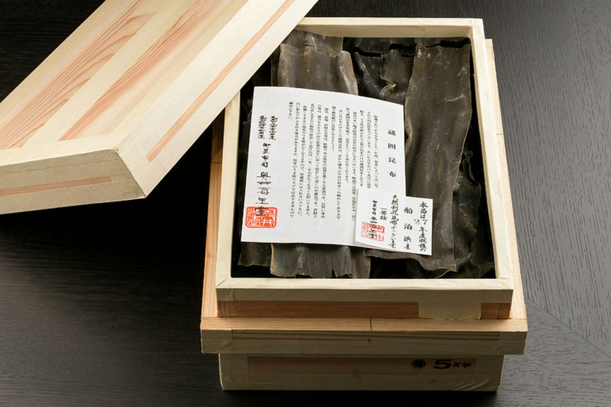厳選された福井の「蔵囲昆布」が逸品の出汁に