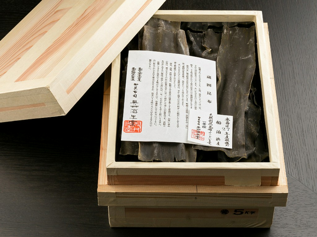 厳選された福井の「蔵囲昆布」が逸品の出汁に