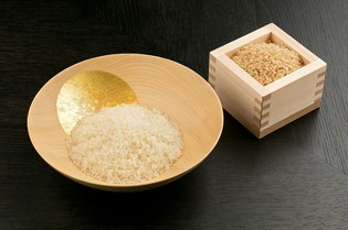 味や粘り、香りのバランスが取れた熊本産「ヒノヒカリ」を使用