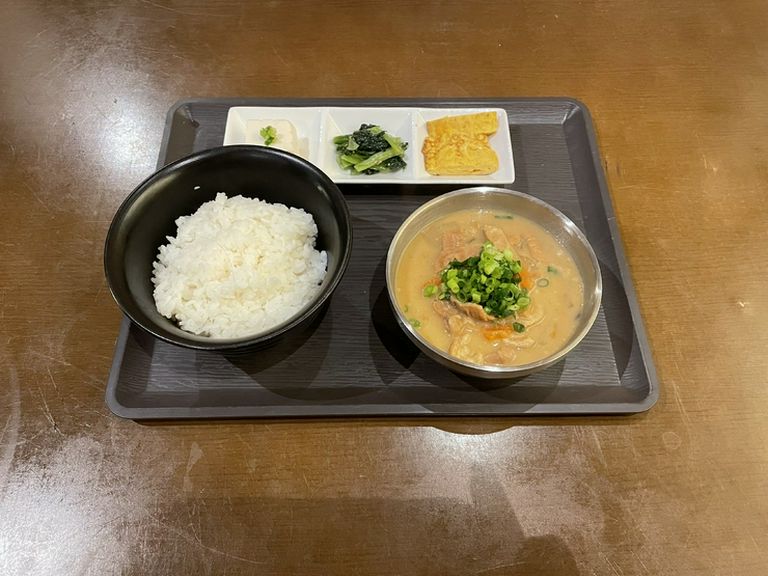 しろホルモン煮込み定食(850円)