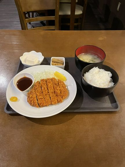 三元豚とんかつ定食(950円)