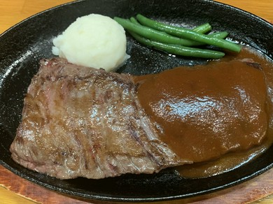 【らいおんの子】に来たら先ずはコレ。肉そのものの味・食感が堪らない『ジャンボステーキ/300g』