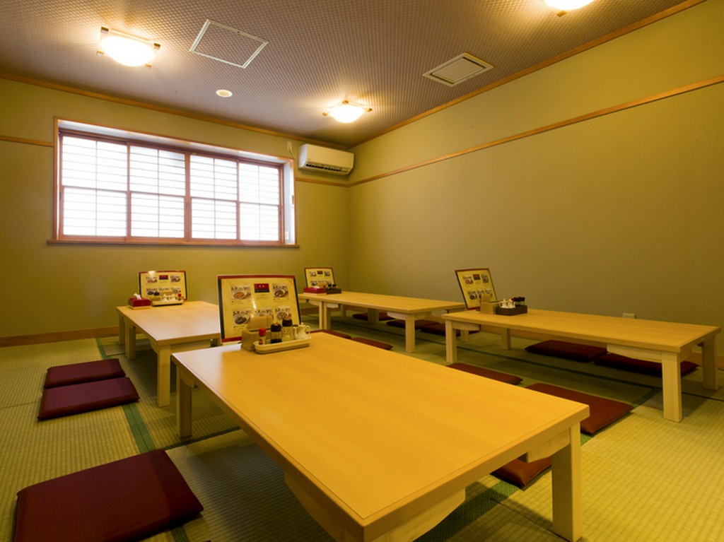 座敷があるので、小さな子供連れの家族にもおススメ