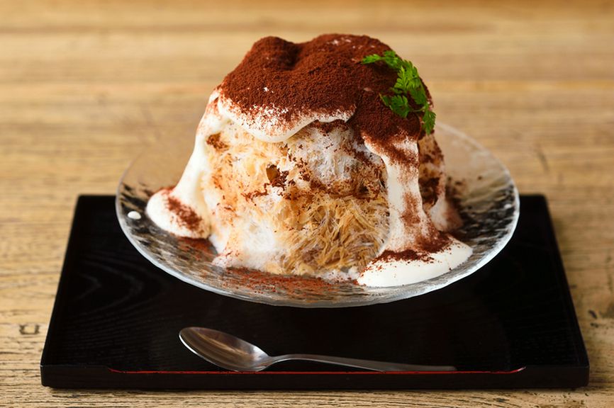 ふわふわ氷の上にマスカルポーネがたっぷり!  “かき氷”のイメージを革新する『ティラミス』