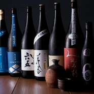 九州全土から集めた日本酒は12種類。
知る人ぞ知る希少な焼酎はボトルキープ可。

