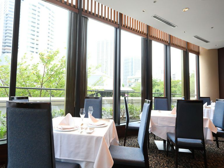 赤坂での接待に人気の店。ディナーに加え、ランチミーティングも