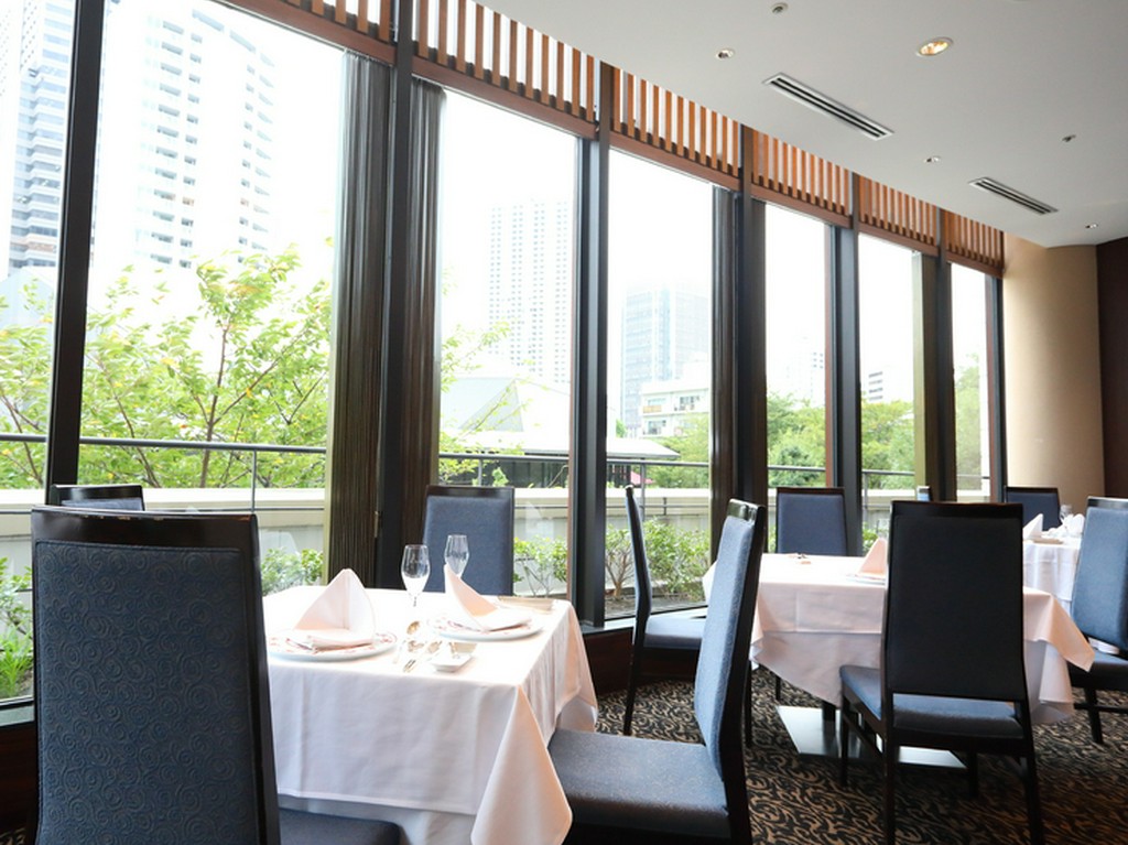 赤坂での接待に人気の店。ディナーに加え、ランチミーティングも