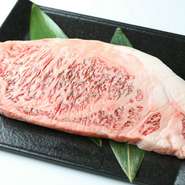 一見、中華の主役ではなさそうな牛肉も厳選するのが、【赤坂璃宮】流。炒め物などに使う牛肉は、秋田や新潟産などの純粋和牛のA5に限定。老舗のすき焼き専門店も使っている食材で、一皿の味がぐっと高まります。