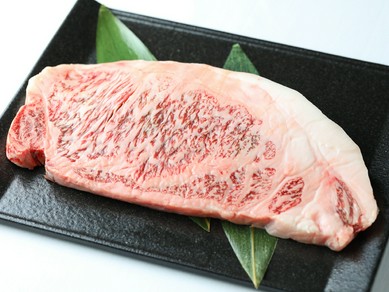 炒め物などの牛肉は「A5ランク和牛のサーロイン」を贅沢に使用