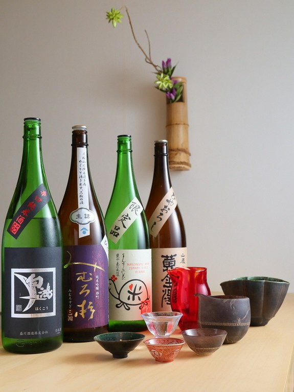 料理との相性を考慮して、季節ごとに揃えられる日本酒