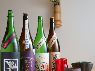 料理との相性を考慮して、季節ごとに揃えられる日本酒