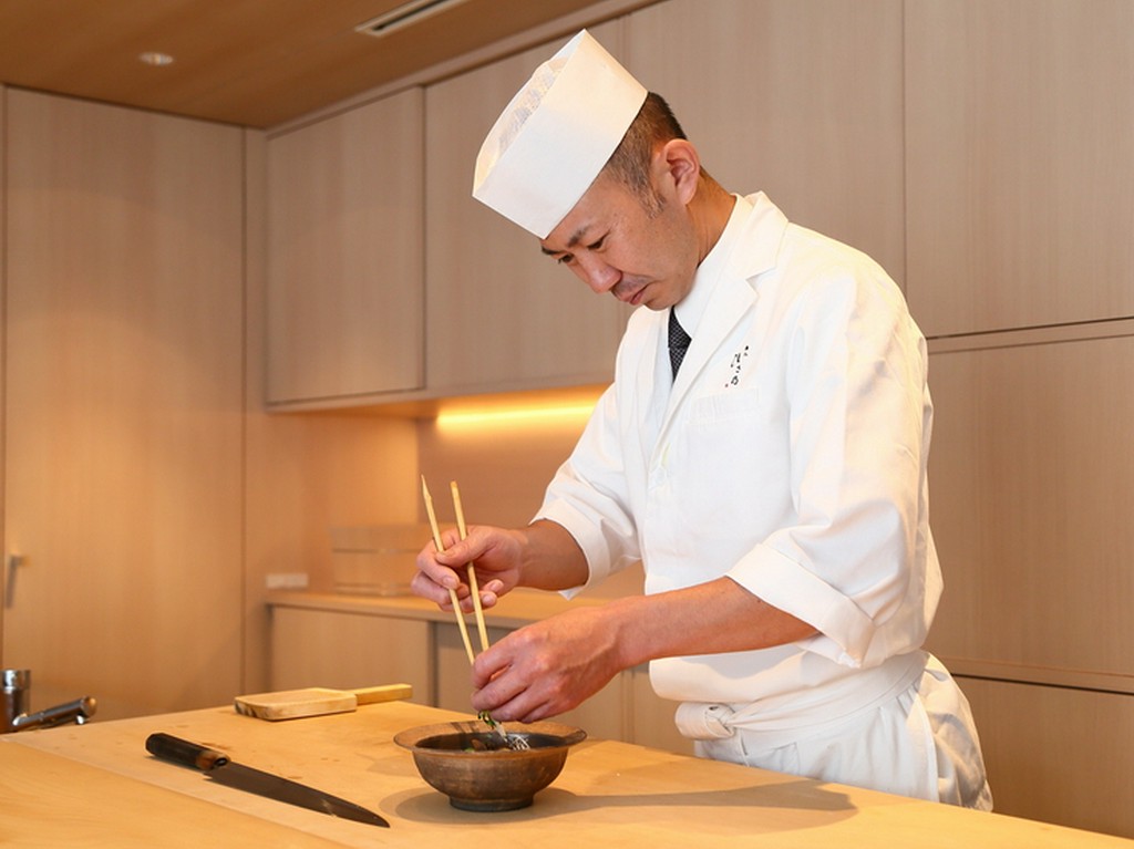 心地良く食事をしていただけるよう、料理提供のタイミングを重視