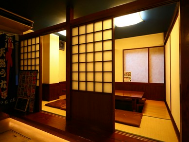 静かに会話と食事を楽しめる個室