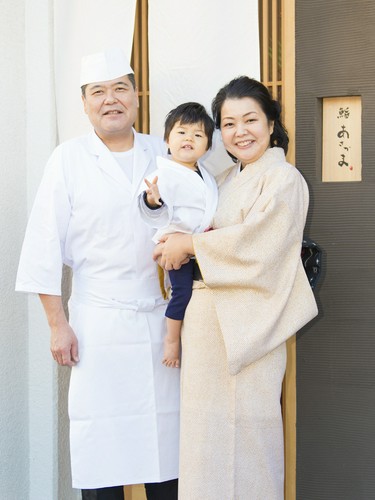 家族3人で切り盛りされている、温かみのあるお店