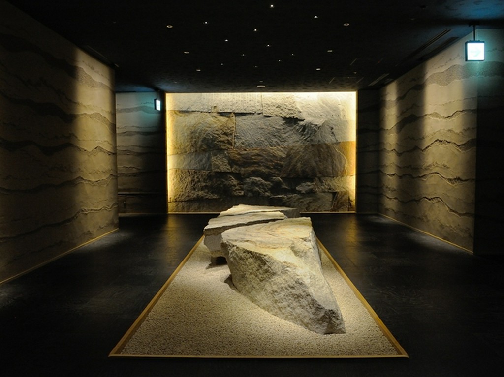 まるで洞窟の中のような、非日常的空間