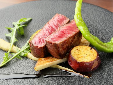 赤身肉の旨味を存分に。『三重県産伊賀牛 たまり醤油とバルサミコソース』