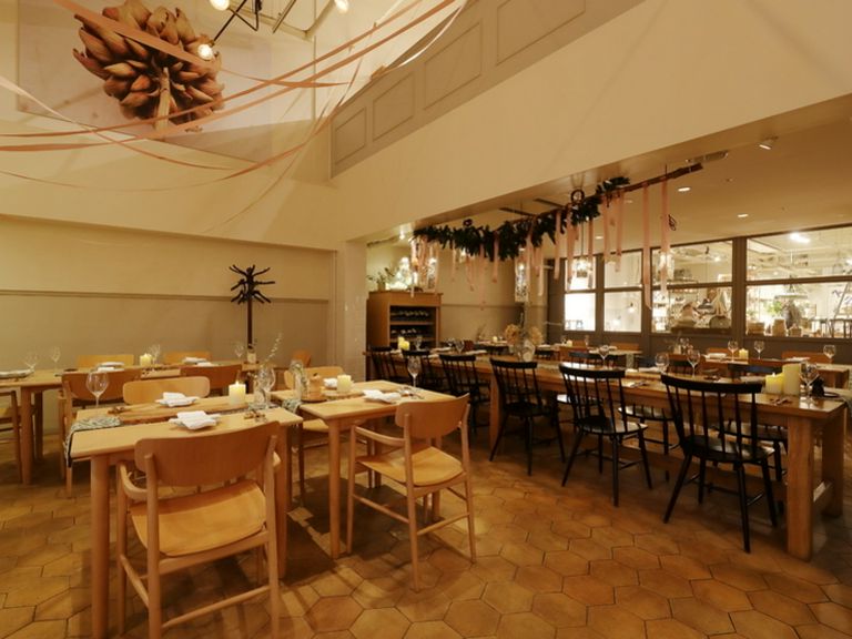 お席の時間制限なし ゆったりとしたテーブルでお食事を