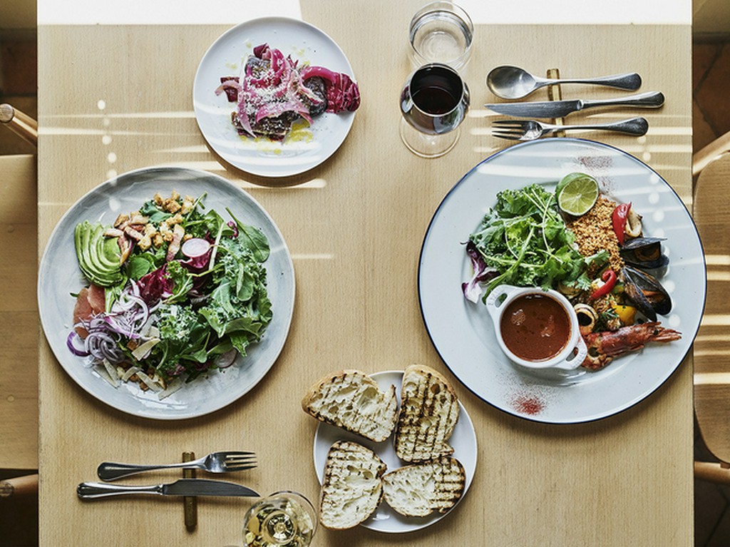 運河をのぞむレストランで贅沢な時間を。