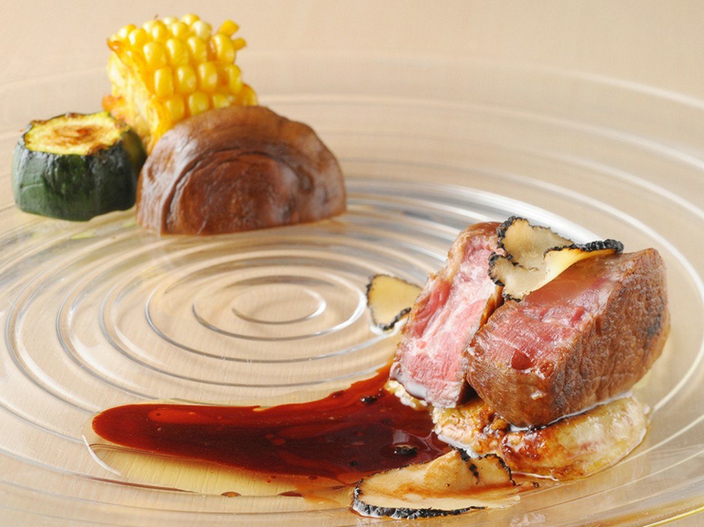 『黒毛和牛のヘレとフォアグラのステーキ 和風トリュフソース』