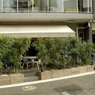 広尾の優美空間でパーティーを!　少人数の誕生会から大勢様での立食パーティー、歓送迎会、学校行事、企業セミナーなどをご予算・ご希望に応じてアレンジ。マイク・プロジェクター・音響機器も完備しています。