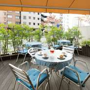 大切なペットの健康を考えた、ペット用のおやつもご用意しています。ご購入いただいたおやつは、お持ち帰りいただいてもOKですし、なんと当店にキープも可能！テラス席はペット連れOKなので、大好きなペットと一緒に過ごすことができます。お散歩ついでにテラスで休憩していってくださいね。