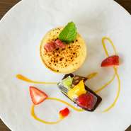 ランチタイムは最大180分、札幌ではここだけのシンガポール発ラグジュアリティーブランド「TWG Tea」9種類のフリーフローが楽しめるプランも。
モダンな店内で急がずに、ゆったりとした時間を体験できます。