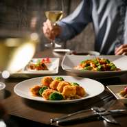 ※来店当日15:00までの事前予約制
※座席利用時間は最大2時間
※2名様より承ります／1グループにつき4名様まで予約可能です
※フリーフローの対応時間は入店/ご予約時間に関わらず店舗営業時間を限度とします
※仕入れ状況によりメニュー内容が変更になる場合がございます
※写真はイメージです
※ご来店されてからのプランの変更は如何なる理由がある場合もお受けできません
※当日キャンセルはキャンセル料を100％頂戴します