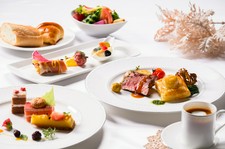 スペシャリテランチ×9種のTWG teaフリーフローは最大180分。ゆったりと流れる時間を体験。