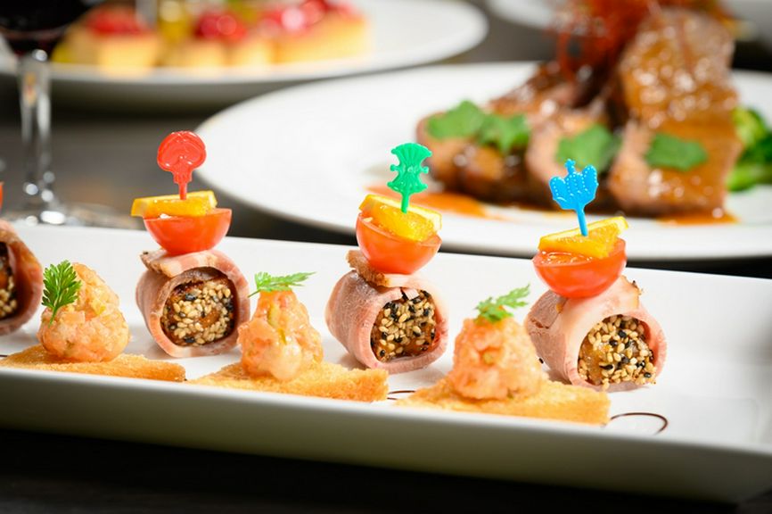 レストランで楽しむ小さなパーティ、シェアスタイルディナー