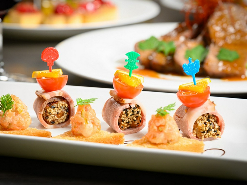 レストランで楽しむ小さなパーティ、シェアスタイルディナー