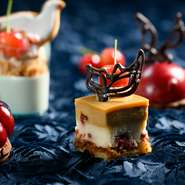 <販売期間>　6月1日（水）～6月30日（木）まで
<予約期限>　受取希望日の3日前5:00pmまで
<受取時間>　10:00am～5:00pm
※一部商品にアルコール分が含まれております。