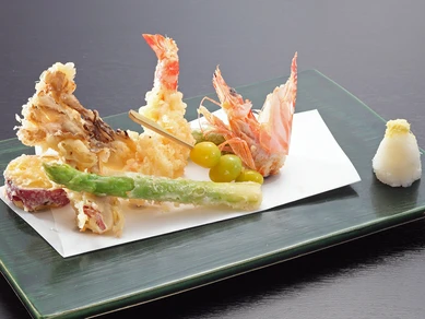 素材の美味しさを余すところなく堪能する『季節の天ぷらいろいろ』