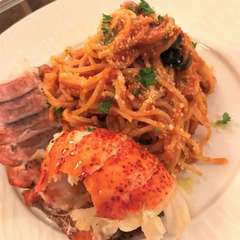 身がぷりぷりのオマール海老の贅沢パスタ
