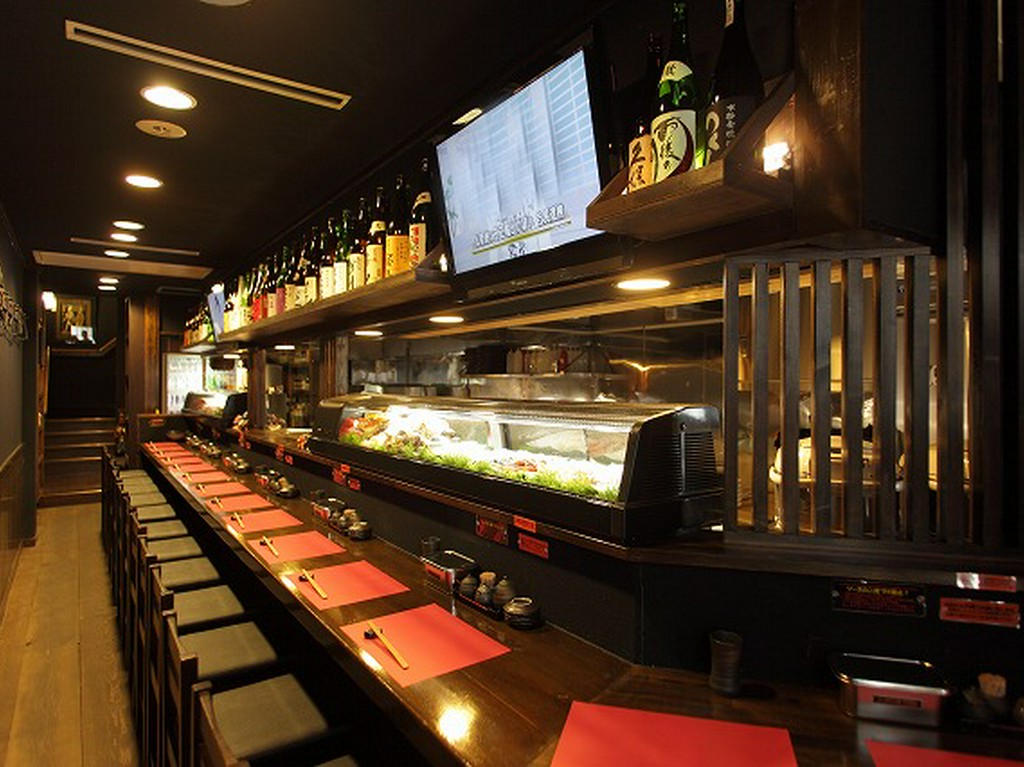 お気に入りの特等席。美味しい肴とお酒で至福のひとときを