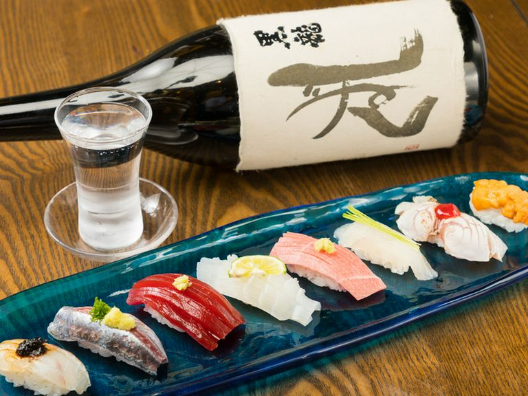 天然素材を市場で直接仕入れ、季節折々に美味しい旬で新鮮な『旬のにぎり寿司』