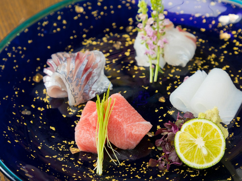 四季折々、新鮮な天然素材を選りすぐった『季節の旬のお造り』