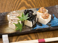 沖縄3点豆腐・いかすみ豆腐・スクガラス豆腐・ワタガラス豆腐・ジーマミー豆腐・ジーマミー豆腐の揚げ出し・宮廷の豆腐よう※写真は沖縄3点豆腐